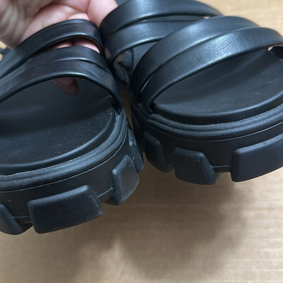 Torrid Multi Band Heeled Chunky Platform Sandal Black Womens Size 8.5 WW NWOT - Picture 4 of 11